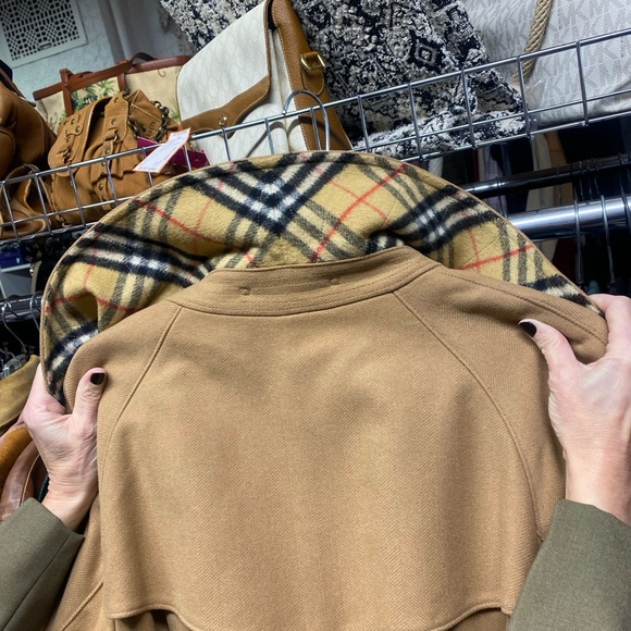 Burberry Tan Wool Trench W Belt Double-Breasted Coat. - Picture 13 of 13